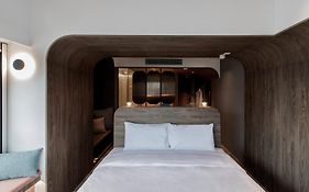 โรงแรมฮิลวูด เฮาส์